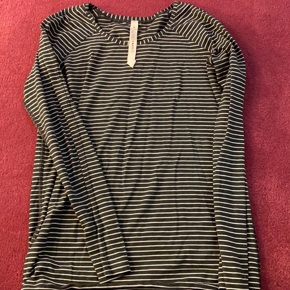 Lululemon. Long sleeve tee shirt